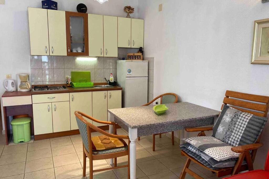 Apartman Toma Apartment Slatine Bagian luar foto