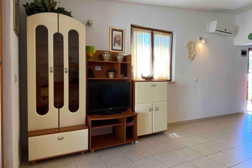 Apartman Toma Apartment Slatine Bagian luar foto